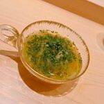 鮨 めい乃 - 焼き茄子ソーメン。河豚ネギのシャキシャキ感とお出汁のほど良い旨味に皮の焼かれた香ばしい匂いがたまりませんヾ(≧▽≦)ﾉ