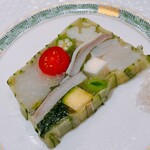 鮨 めい乃 - 左上から時計回りに白海老、マイクロトマト、オクラ、カリフラワー、小肌、平貝、長芋、スナップエンドウ、アボガド、生海苔かな？