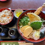 美ね吉 - 田舎冷うどん大＋かやく②