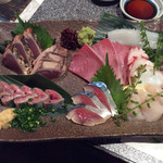 Hachinoki - お刺身盛り合わせ＋秋刀魚・鰹のお刺身
