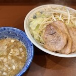 らーめん 陸 - つけめん（1,100円）＋豚増し（350円）＋味付玉子（100円）、野菜多め