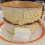 308843373 - ホットケーキの厚みが凄い…