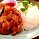 メイン：カオマンガイ・トード 。メインは10種類くらいから選ぶことができます。