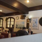 喫茶まりも - シャガールの絵が昭和のゴージャスを思わせる