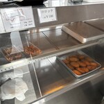 松田精肉店 - 棚