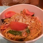 7月限定  バジル香るベーコンと夏野菜のトマトクリーム 1,350円（税込）