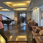 THE KOBECRUISE コンチェルト - 船内へ行くと生ピアノの演奏でお出迎え。