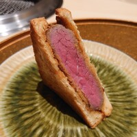 恵比寿 うしみつ - 厳選ヒレ肉 シャトーブリアンのブリオッシュカツサンド