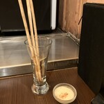 鉄板二百℃ - お通しのプリッツ