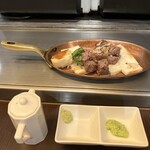 鉄板二百℃ - 牛フィレステーキ