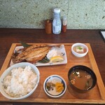 ごはんとお酒　なが坂 - 天日干しアジの開き定食