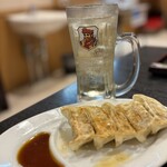 味処 湯楽亭 - ハイボールには餃子でしょ〜