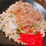 とり香 - 海鮮焼きそばで〆です。鰹節が細かくて食べやすい。たくさんアサリが入ってました！