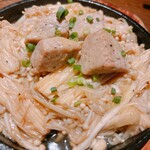 とり香 - マグロとキノコのバター炒め。熱々なのが箸休めにぴったり！