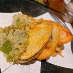 とり香 - 天ぷら！青じそ、ナス、ニンジン、ネギでした。甘くて美味しい。