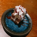 とり香 - デザートは銘々皿にそれぞれ。チョコレートケーキ、美味しかったです〜