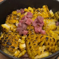 恵比寿ビストロ 猫も杓子も - おかかバター香るとうもろこしと和牛のココット飯