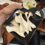 炭火焼肉 ホルモン やま元 - エリンギ