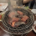 炭火焼肉 ホルモン やま元 - 焼き