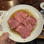 炭火焼肉 ホルモン やま元 - 上たん塩