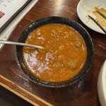 炭火焼肉 ホルモン やま元 - 牛すじトマトカレー