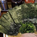 横浜家系ラーメン 三郷家 - 海苔増しは5枚100円。