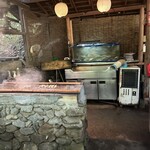 もみぢ家別館 川の庵 - 写ってませんが、右の方に板さんちゃんといますよ