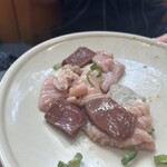 スタミナ苑 - ミックスホルモン(半分食べかけ)