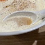 鶏をくらわば骨まで愛して。 - 鶏白湯ラーメン白