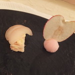 バローレ - (2014/9)デザート２皿目は、リンゴチップとリンゴのコンポート。そしてミルフィーユ。