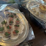 レストラン ヴァロリス - 冷製ミックスビーンズのチリコンカン風　鯖と香味野菜のリエット　バゲット添え