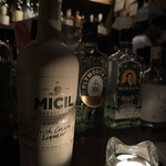 キング ビスケット - アイリッシュクリームリキュール「MICIL」。珍しいボトルもちらほら。