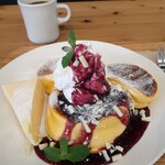 LIKO CAFE - 削ったホワイトチョコレート振りかけられてます