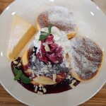 LIKO CAFE - ブルーベリーソースがけで美味しいです
