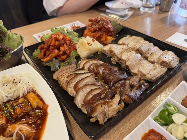 Korean Shinchan Hon Ten photo 2