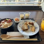 浅草むぎとろ - 麦飯にたっぷりのとろろと漬けマグロ。浅草の朝ごはんは、やっぱりこれ。