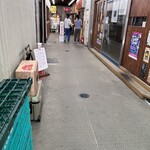 うなぎ専門店 うな菊 - 11時になると電気が着く