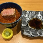 牛タンとマグロとクリスピー餃子 ひまわり［海］ 築地店 - 本鮪大トロの炙り丼特上