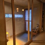 島ノ飯 みなもと - 靴を脱いで上がるんよ♥️