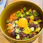 N43°シーフード ～鉄板焼きの店～ グリルドエイジ - マグロとサーモンアボカドのユッケ丼