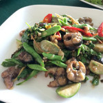 Sai Thong River Restaurant - うなぎの炒め物