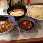 頑者 - というわけで本日の昼食は、卒業スペッシャル　つけめん大盛りミニ辛つけめんアブリチャーシュー海苔！　お世話になりました。ありがとうございました！