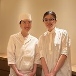 鮨 めい乃 - 仲が良い事！！
      めいちゃんと一緒に働くご友人様