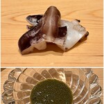 鮨 めい乃 - トリガイ
      写真下はトリガイの肝ソース