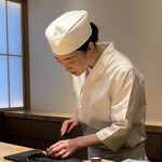 鮨 めい乃 - 蛸切り付け中