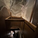 お忍びダイニング 穴グラ 岐阜駅前店 - 地下への階段