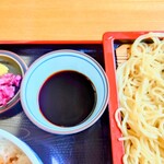 やぶ善 - 中華麺を蕎麦汁(つゆ)でいただきます。