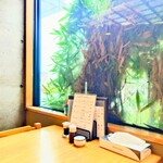 やぶ善 - 窓際の席で。