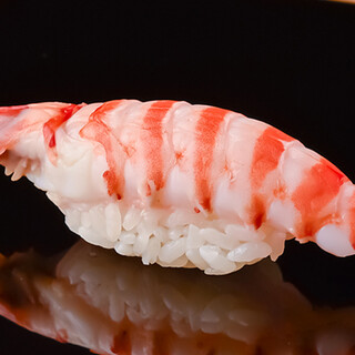 白シャリと旬の魚介が織りなす握りの世界