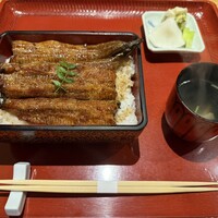 時菜今日萬祇園 - お膳に並べ、落ち着いた雰囲気で食すうなぎ
